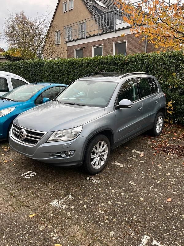 Grau Gebraucht 2008 VW Tiguan Track & Field SUV | 4.750 € - Bild 1/4