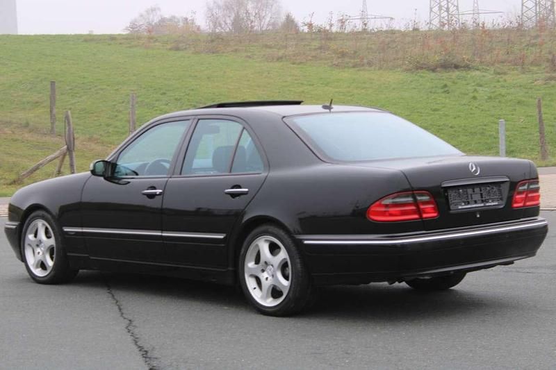 Gebraucht Mercedes E320 Avantgarde 224 PS (164 kW) 2001 Schwarz Limousine