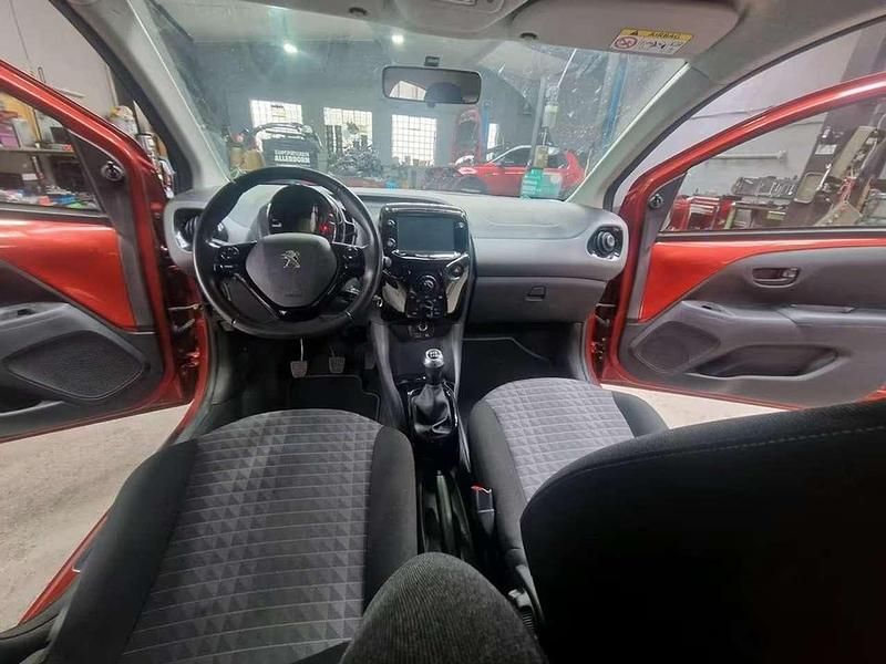 Gebraucht Peugeot 108 Active 72 PS (52 kW) 2021 Rot Limousine