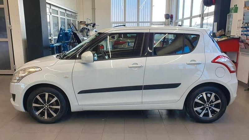 Gebraucht Suzuki Swift 90 PS (66 kW) 2012 Weiß Kleinwagen