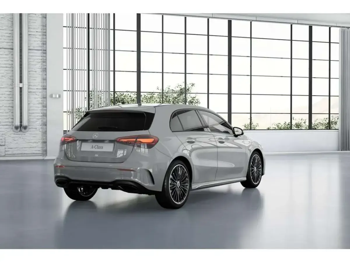 Gebraucht Mercedes A200 AMG 163 PS (119 kW) 2025 Grau Limousine