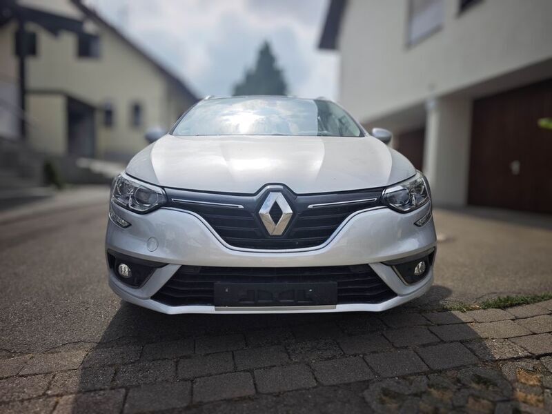 Grau Gebraucht 2020 Renault Mégane IV Limousine | 14.300 € (Fairer Preis) - Bild 1/4