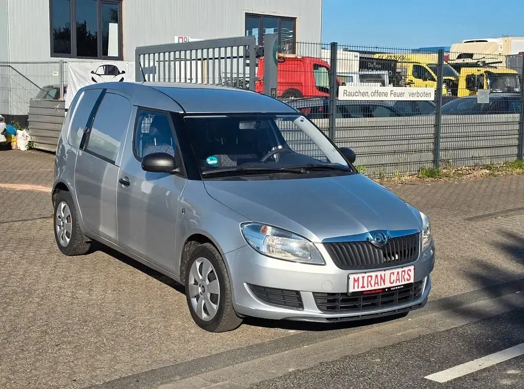 Gebraucht Skoda Roomster 75 PS (55 kW) 2015 Silber Van / Kleinbus
