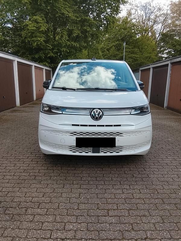 Second-hand VW Multivan 204 CP (150 kW) 2022 Alb Monovolum