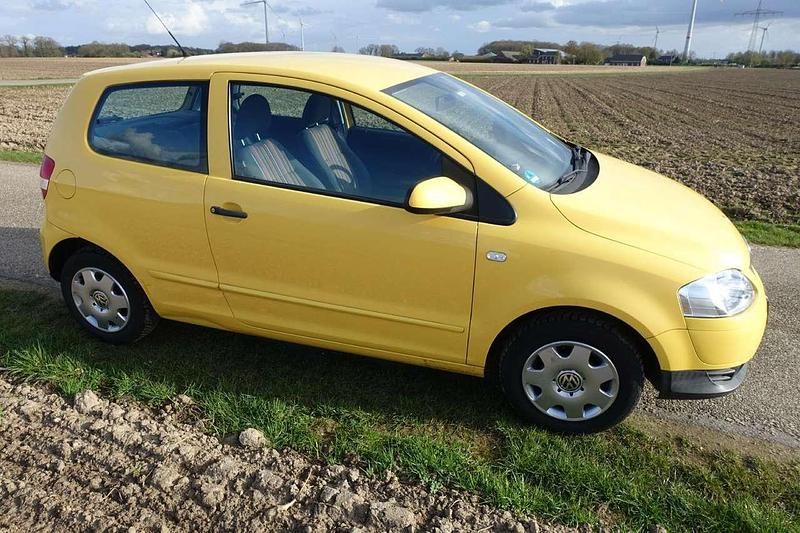Second-hand VW Fox 54 CP (39 kW) 2009 Galben Hatchback