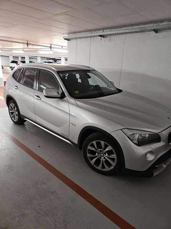 Silber Gebraucht 2011 BMW X1 SUV | 7.600 € (Guter Preis) - Bild 1/4