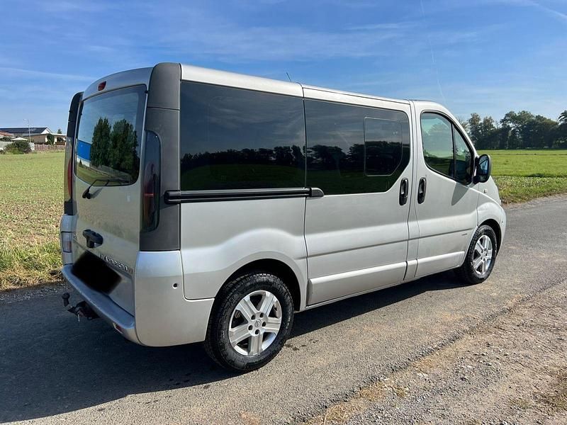 Gebraucht Opel Vivaro 135 PS (99 kW) 2005 Silber Van / Kleinbus
