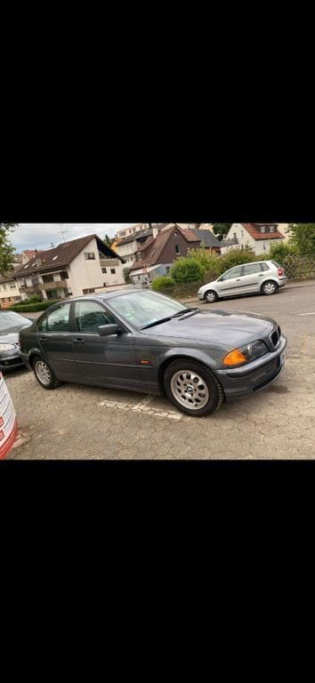 Grau Gebraucht 1999 BMW 318 Limousine | 1.900 € (Guter Preis) - Bild 1/4