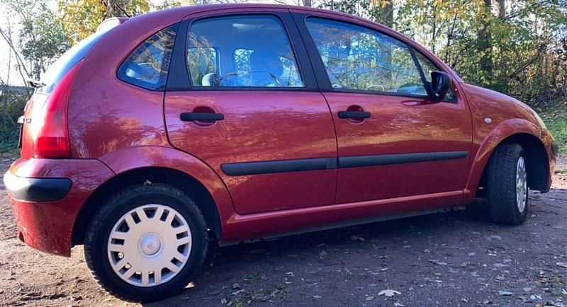 Rot Gebraucht 2005 Citroën C3 Comfort Kleinwagen | 2.390 € (Fairer Preis) - Bild 1/4