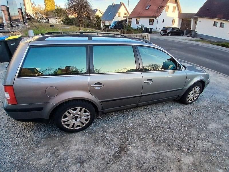 Gebraucht VW Passat Comfortline 131 PS (96 kW) 2001 Grau Kombi