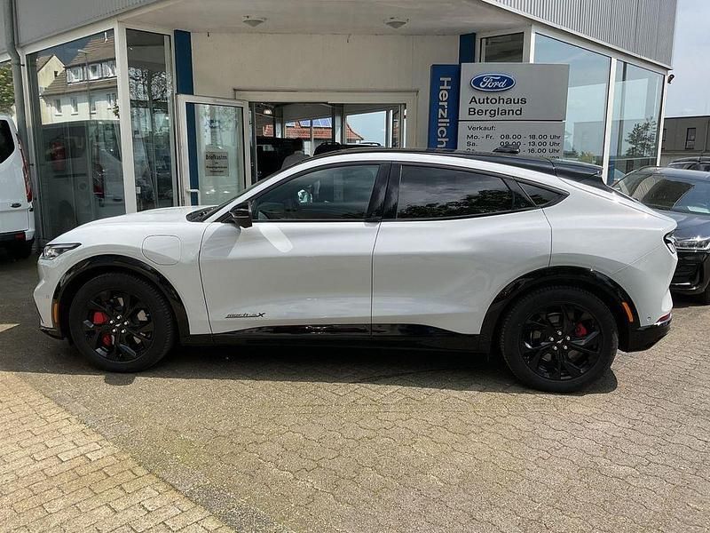 Gebraucht Ford Mustang Mach-E 258 kW (351 PS) 2023 Weiß mit perleffekt SUV