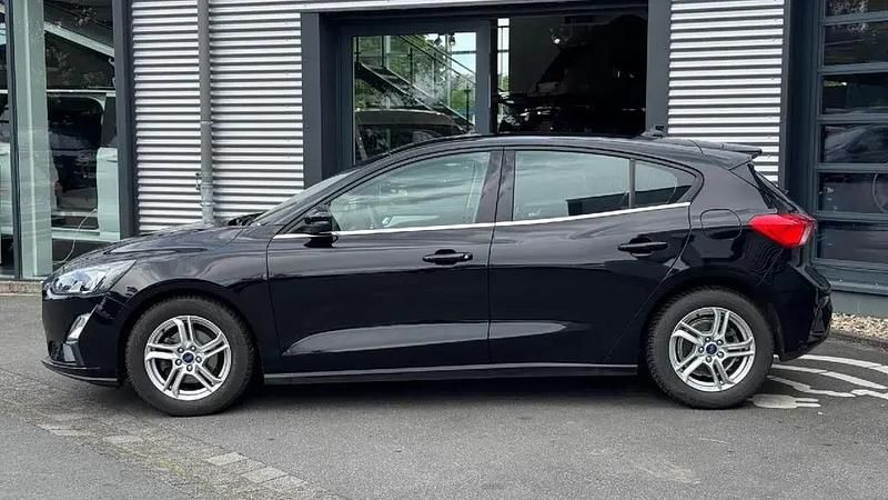 Gebraucht Ford Focus Cool & Connect 101 PS (74 kW) 2022 Obsidianschwarz metallic (metallic) Limousine