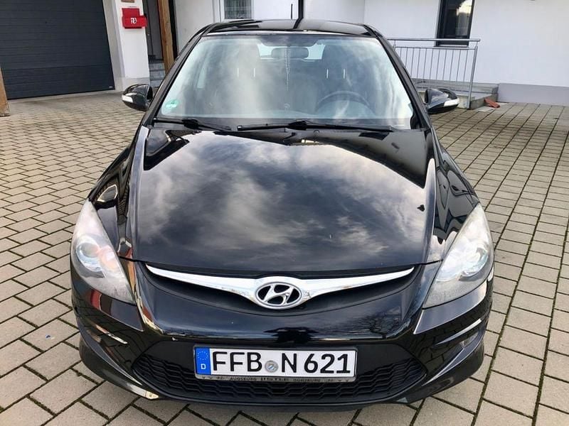 Schwarz Gebraucht 2012 Hyundai i30 Classic Limousine | 2.300 € (Superpreis) - Bild 1/4