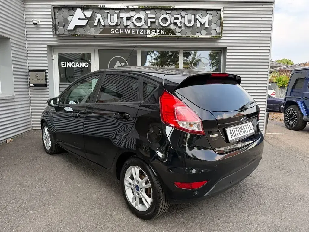Gebraucht Ford Fiesta Celebration 101 PS (74 kW) 2017 Schwarz Kleinwagen