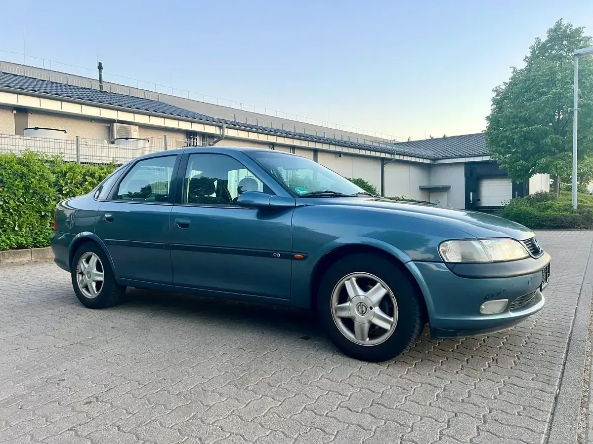 Gebraucht Opel Vectra 116 PS (85 kW) 1998 Blau Limousine