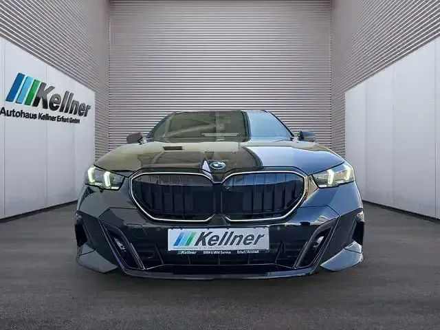 Gebraucht BMW 520 M Sport 197 PS (144 kW) 2024 Schwarz Limousine