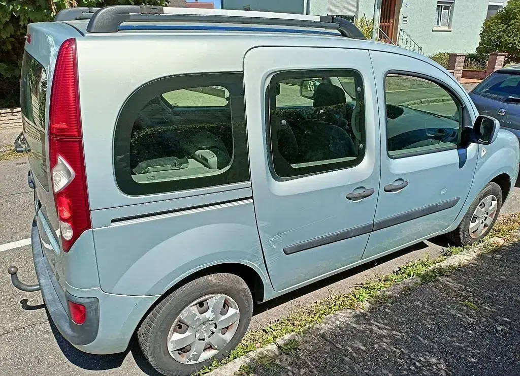 Gebraucht Renault Kangoo Expression 106 PS (77 kW) 2009 Silber Van / Kleinbus