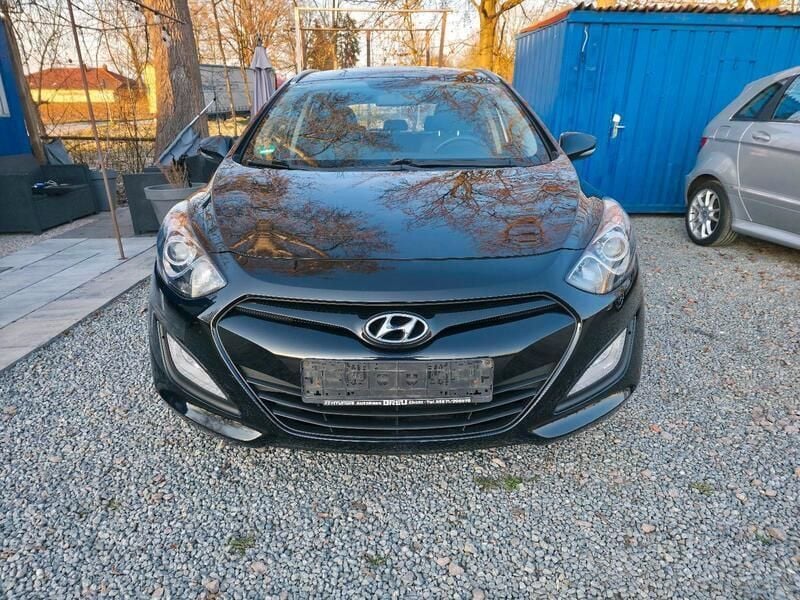 Schwarz Gebraucht 2014 Hyundai i30 Classic Kombi | 5.990 € (Guter Preis) - Bild 1/4