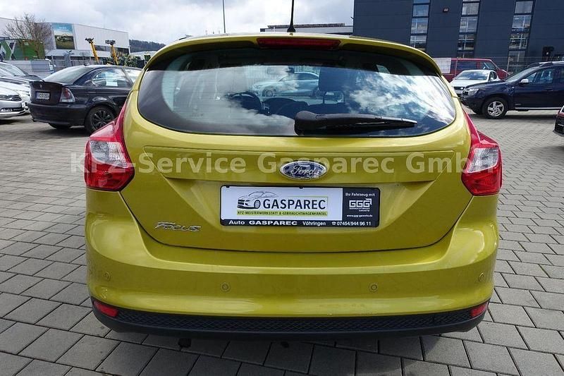 Gebraucht Ford Focus Trend 105 PS (77 kW) 2011 Gelb Limousine