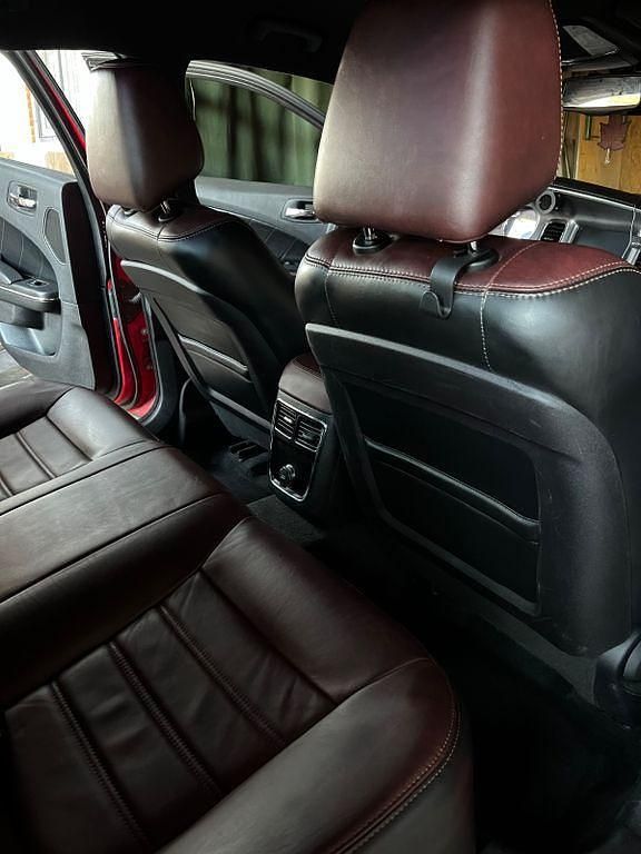 Gebraucht Dodge Charger 306 PS (225 kW) 2012 Rot Limousine