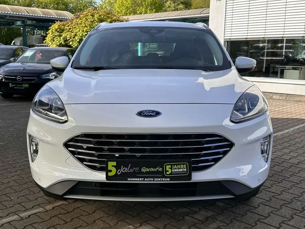 Usado Ford Kuga Titanium 224 CV (164 kW) 2022 Blanco SUV