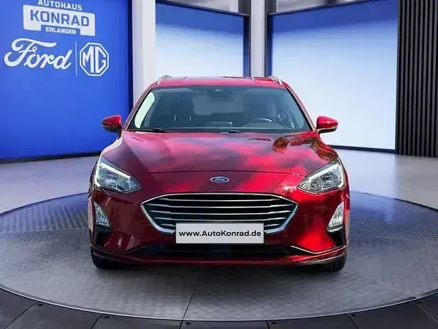 Gebraucht Ford Focus Cool & Connect 125 PS (91 kW) 2022 Fantasticrot metallic Kombi