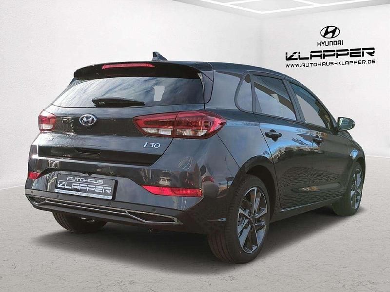 Gebraucht Hyundai i30 GO! 120 PS (88 kW) 2024 Dark knight / mic Limousine