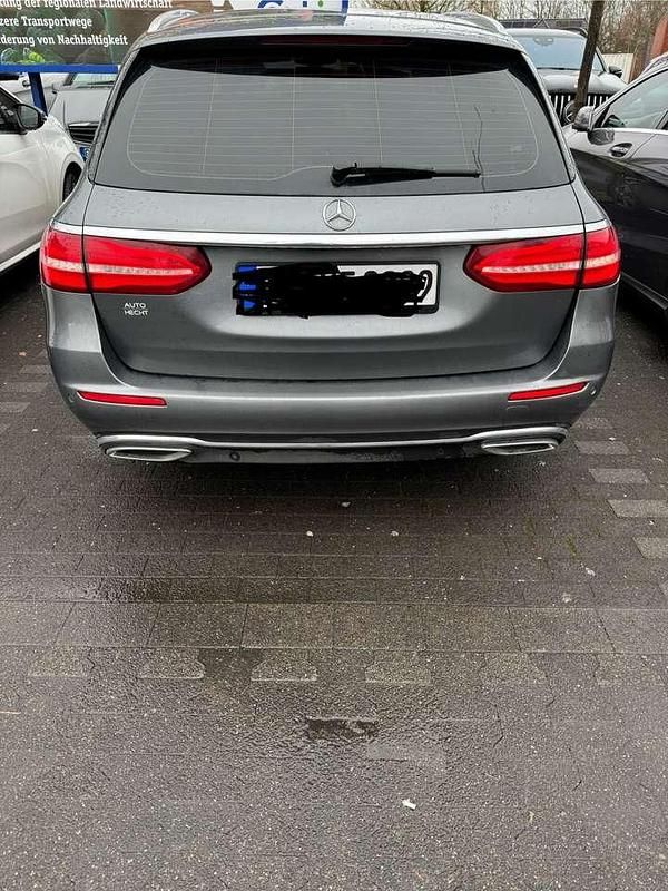Gebraucht Mercedes E220 Avantgarde 194 PS (142 kW) 2016 Kombi