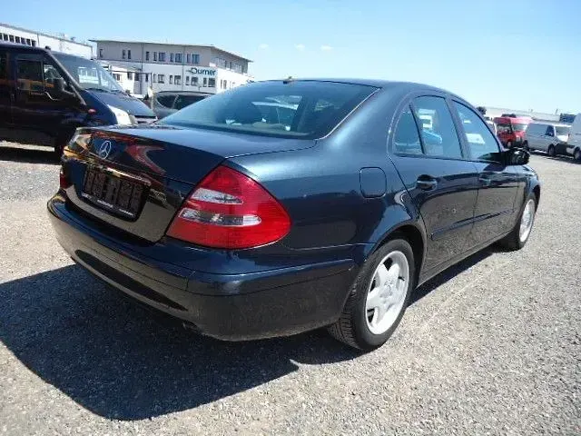 Gebraucht Mercedes E220 150 PS (110 kW) 2005 Schwarz Limousine