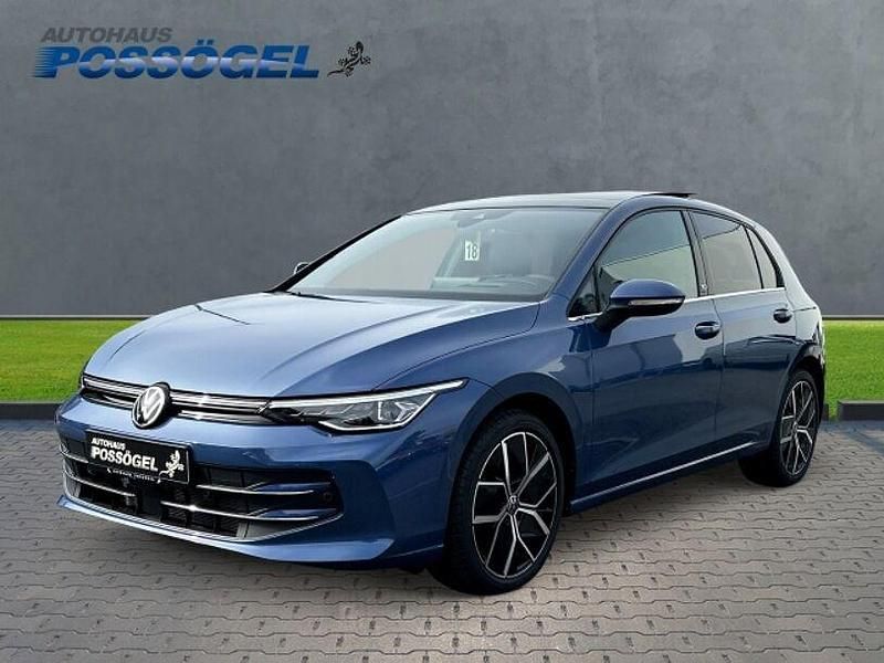 Anemonenblau metallic (metallic) Gebraucht 2024 VW Golf VIII Edition Limousine | 31.500 € (Fairer Preis) - Bild 1/4