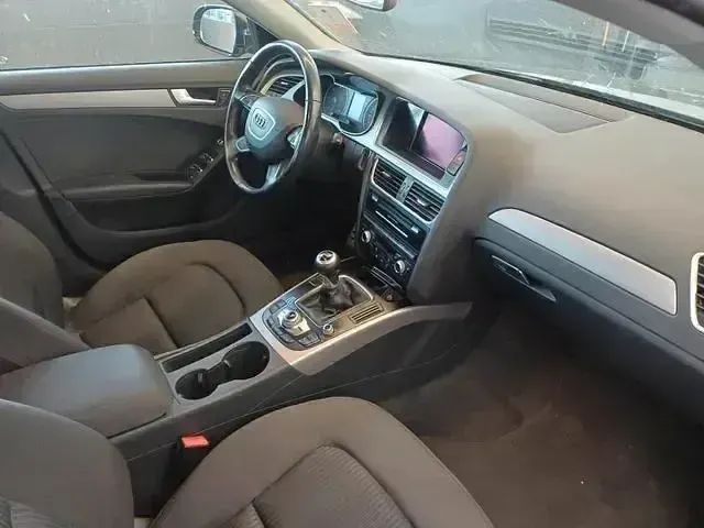 Gebraucht Audi A4 Attraction 143 PS (105 kW) 2013 Schwarz metallic Kombi