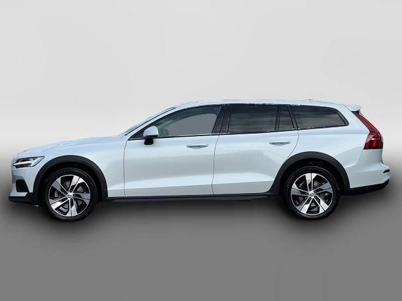 Gebraucht Volvo V60 CC Plus 197 PS (144 kW) 2022 Weiß Kombi