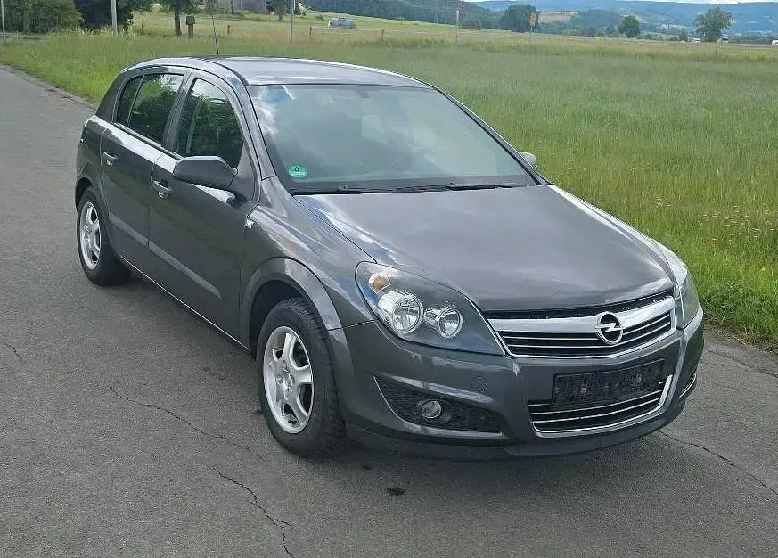 Gebraucht Opel Astra 90 PS (66 kW) 2009 Grau Limousine