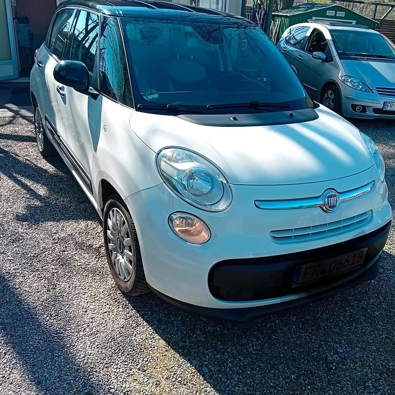Schwarz Gebraucht 2013 Fiat 500L Easy Van / Kleinbus | 6.990 € (Fairer Preis) - Bild 1/4