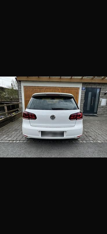 Gebraucht VW Golf VI 86 PS (63 kW) 2011 Weiß Kleinwagen