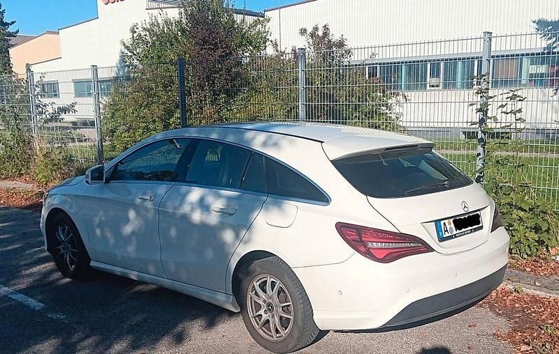 Gebraucht Mercedes CLA200 Shooting Brake 136 PS (100 kW) 2017 Weiß Kombi