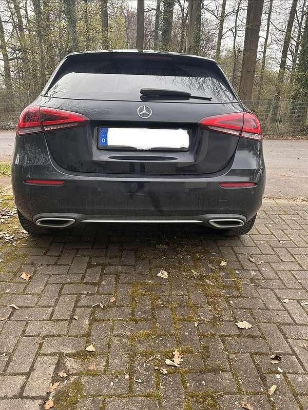 Gebraucht Mercedes A180 Progressive 136 PS (100 kW) 2019 Schwarz Limousine