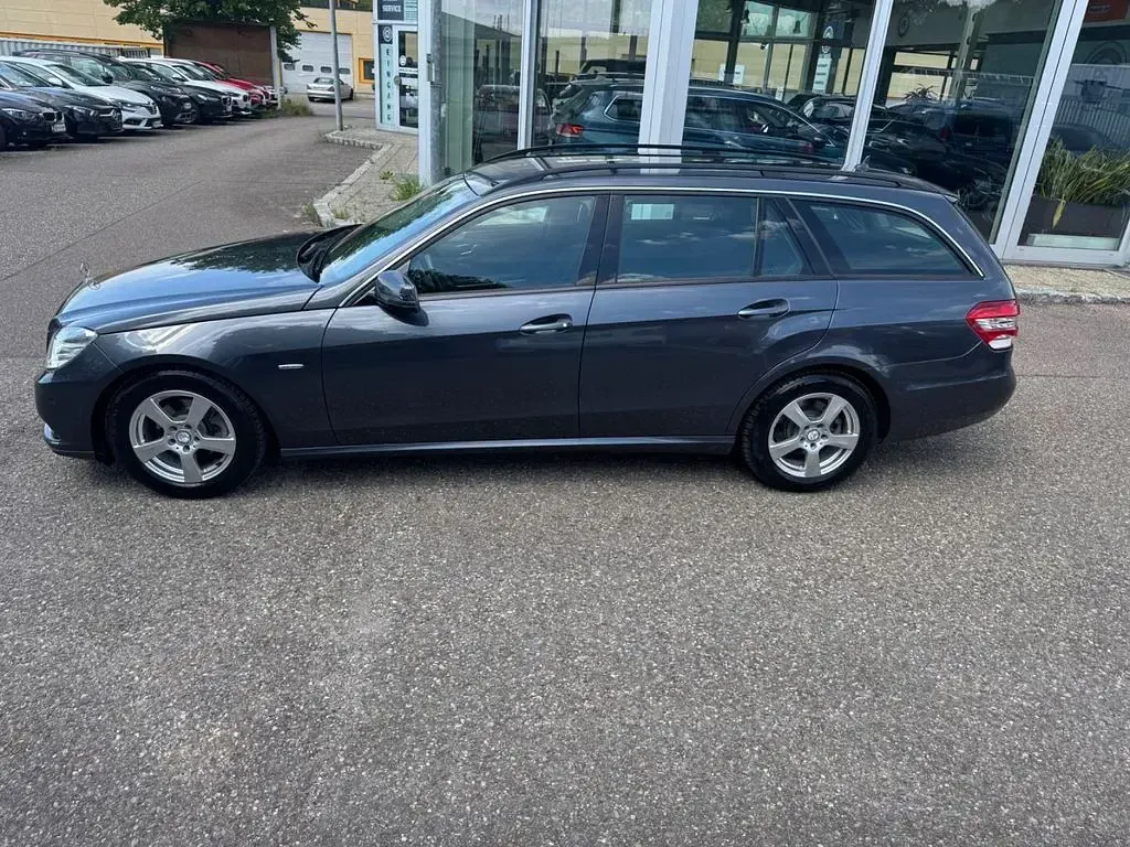 Gebraucht Mercedes E220 170 PS (125 kW) 2010 Grau Limousine