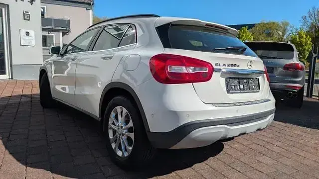 Gebraucht Mercedes GLA200 136 PS (100 kW) 2017 Weiß SUV