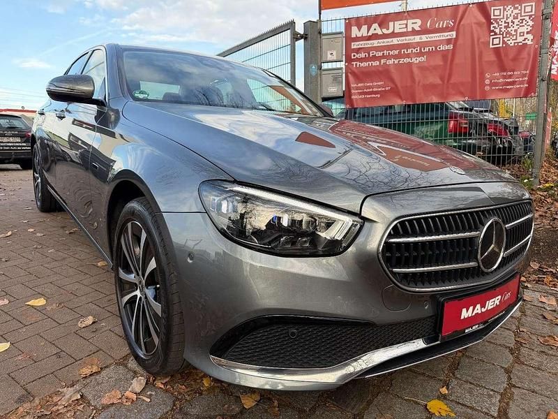 Grau Gebraucht 2020 Mercedes E300 Avantgarde Limousine | 28.500 € (Guter Preis) - Bild 1/3
