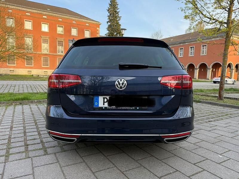 Gebraucht VW Passat 220 PS (161 kW) 2017 Blau Kombi