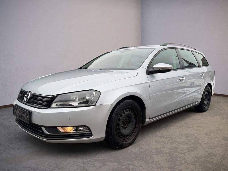 Silber Gebraucht 2012 VW Passat Trendline Kombi | 4.500 € (Guter Preis) - Bild 1/4