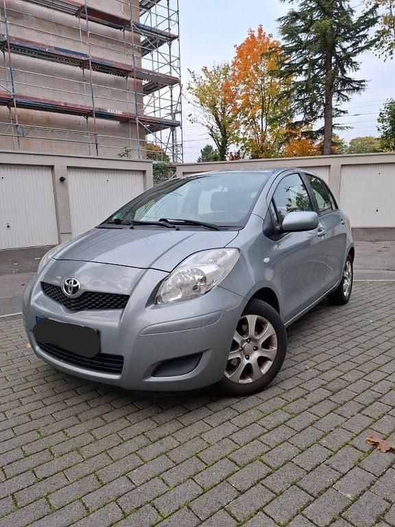 Silber Gebraucht 2009 Toyota Yaris Sol Limousine | 2.999 € (Fairer Preis) - Bild 1/4