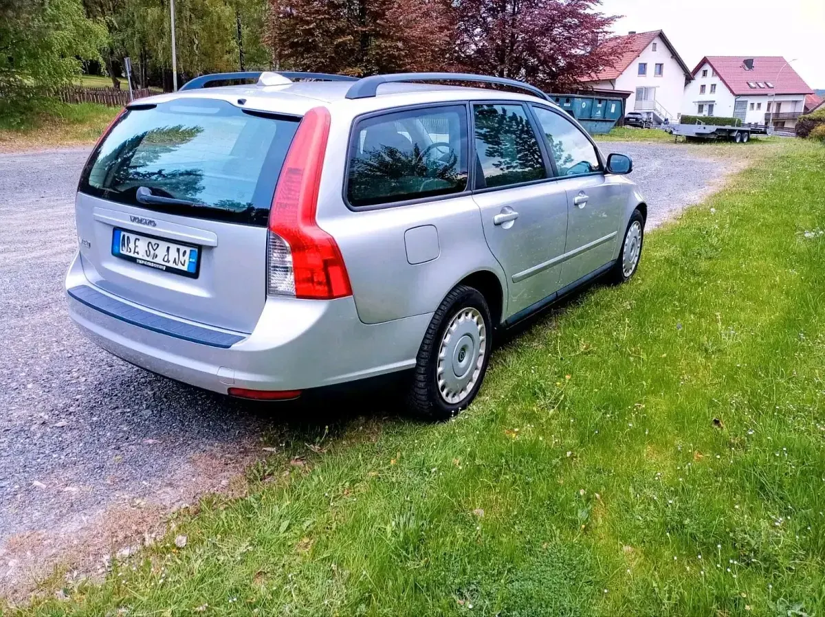 Gebraucht Volvo V50 136 PS (100 kW) 2007 Silber Kombi