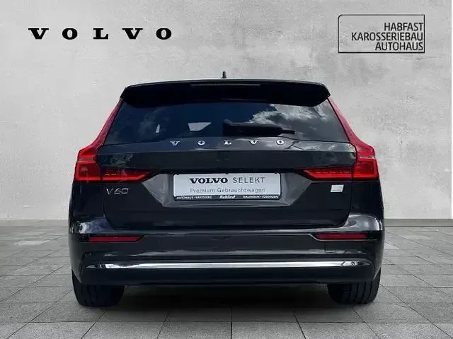 Gebraucht Volvo V60 Plus 455 PS (334 kW) 2023 Platinum grey / metallic Kombi