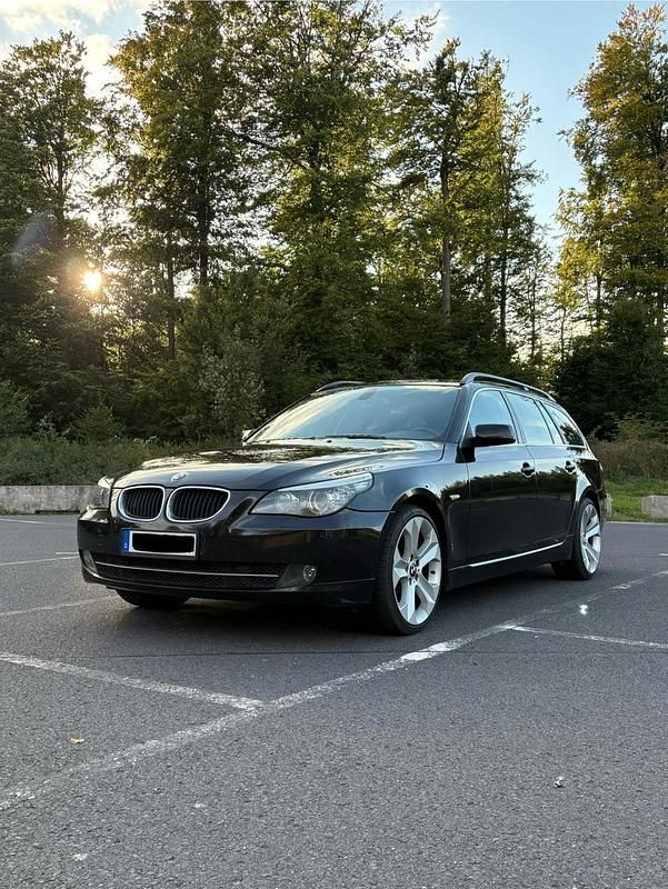 Schwarz Gebraucht 2007 BMW 520 Sport Line Kombi | 3.200 € (Guter Preis) - Bild 1/4