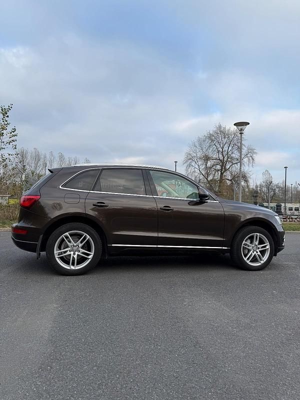 Braun Gebraucht 2013 Audi Q5 Comfort SUV | 15.800 € (Fairer Preis) - Bild 1/4