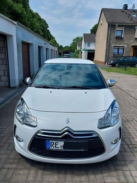 Weiß Gebraucht 2011 Citroën DS3 So Chic Kleinwagen | 5.900 € (Fairer Preis) - Bild 1/4
