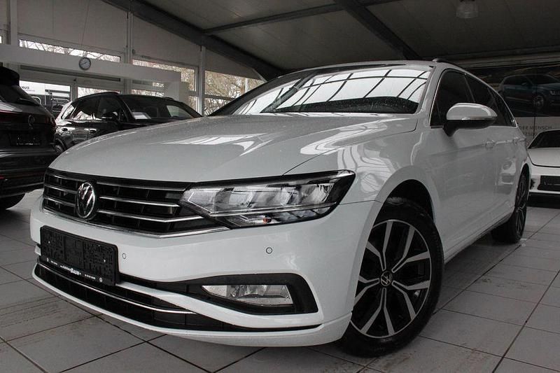 Gebraucht VW Passat 150 PS (110 kW) 2023 Weiß Limousine