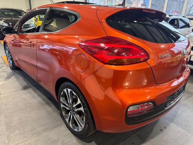 Gebraucht Kia ProCeed 135 PS (99 kW) 2013 Orange Limousine